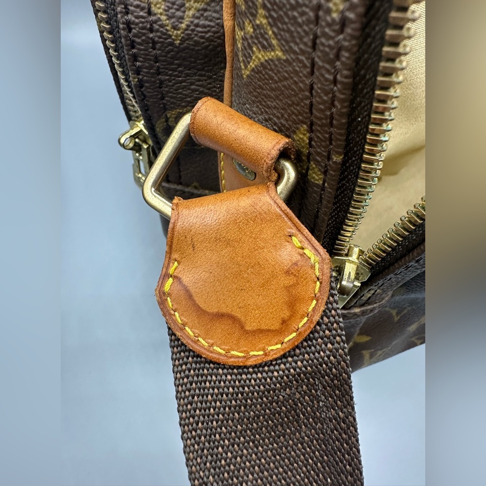 Louis Vuitton Reporter GM Monogram
Canvas Messenger Bag - Picture 7 of 13
